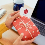 Какви фирмени подаръци за служителите са подходящи за коледните празници