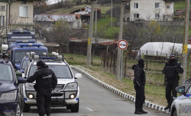 Спецоперация в Асеновград: Проверяват се частни адреси, заложни къщи, автомобили и магазини