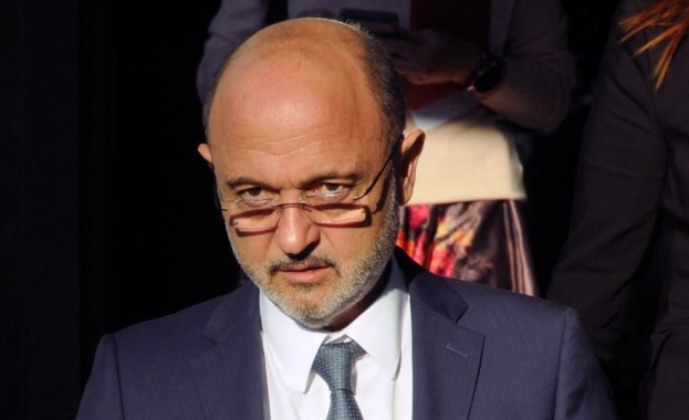 Министърът на здравеопазването д-р Асен Меджидиев не е приел подадената