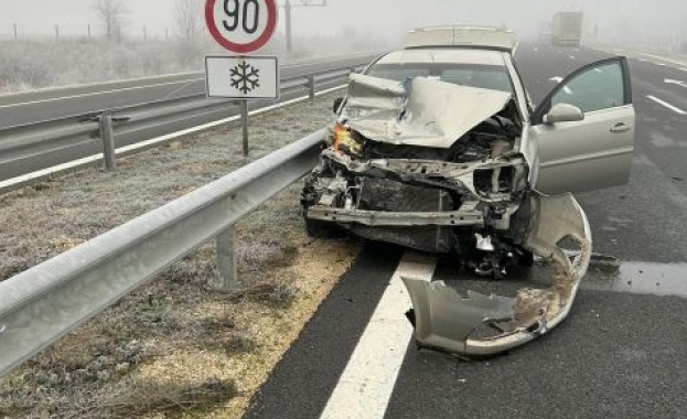 Лек автомобил Опел Вектра и тежкотоварен камион се удариха на