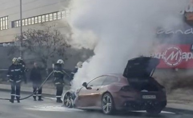 Изглежда периметърът около голям търговски център на Околовръстното шосе в