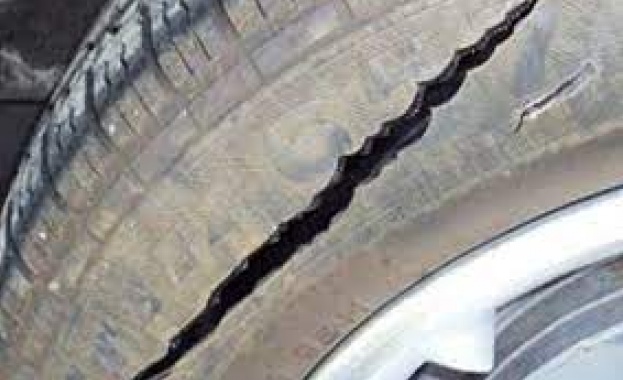 Срязаха гумите на паркиран автомобил в Перник съобщават от МВР Собственичката