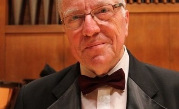 Починал е братът на патриарх Неофит диригентът на Смесения