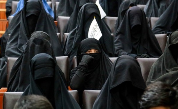 Три чуждестранни хуманитарни организации съобщиха че преустановяват дейността си в