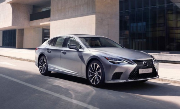 Lexus пуска луксозния седан LS с нови функции в автомобила