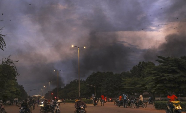 10 загинали в Буркина Фасо след като автобус е преминал върху мина