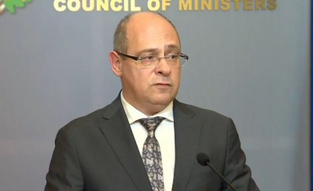 Служебният социален министър Лазар Лазаров опроверга твърденията на БСП за