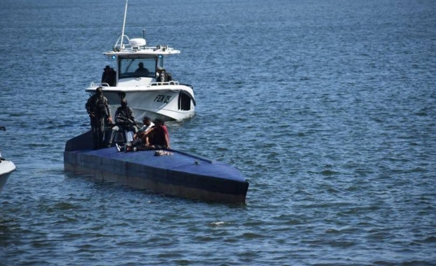 Заловиха две подводници натоварени с 4 5 тона кокаин и плаващи