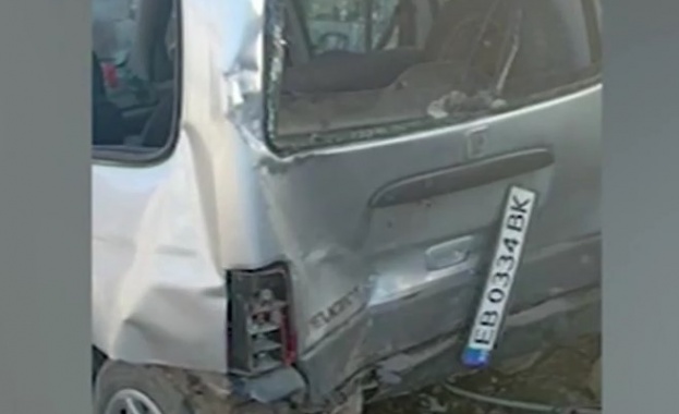 Трети ден полицията в Габрово издирва шофьор, помел автомобил в