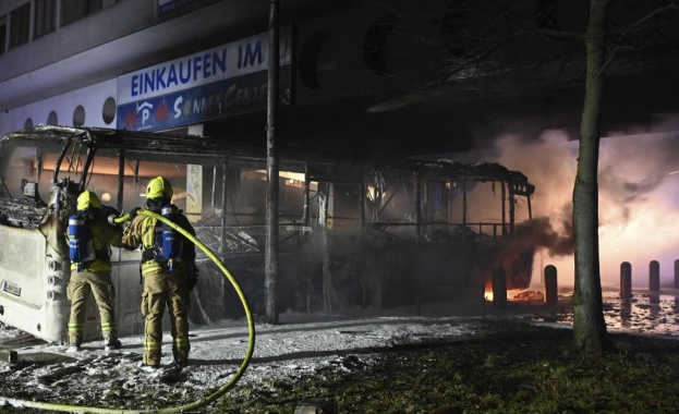 Берлинската полиция съобщи вчера че 145 души са били задържани