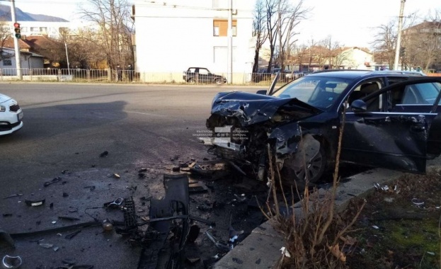 Тежка катастрофа е станала рано тази сутрин във Враца Две