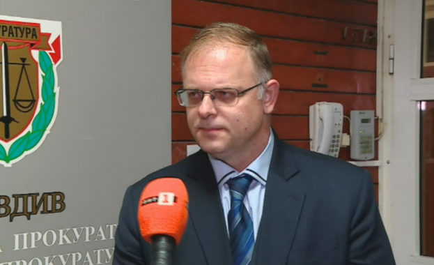 Задържаният за трафик на мигранти полицай вече е обвиняем Това