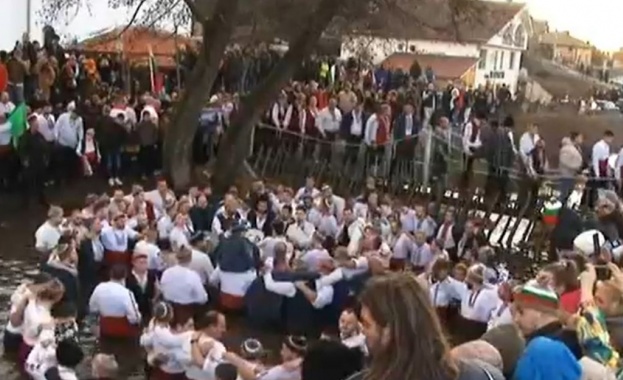 Богоявление е В Калофер започна подготовката за богоявленския водосвет и