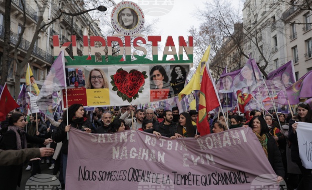 Кюрдски групи от цяла Франция и Европа излязоха днес на