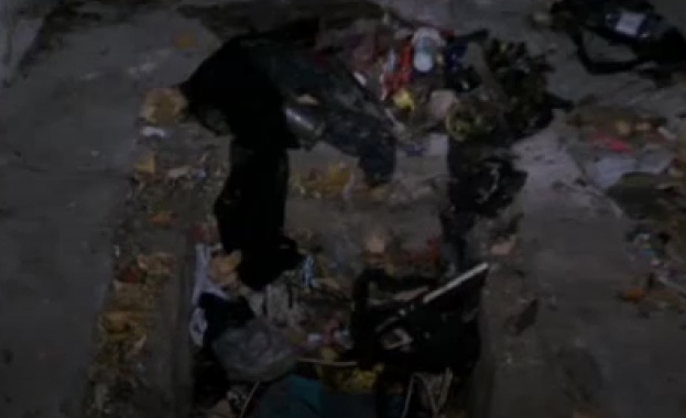 57 годишният мъж който паднал в шахта в гаража в дома