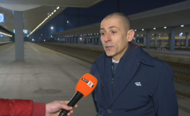 Бави се изтеглянето на дерайлиралите цистерни с амоняк при жп