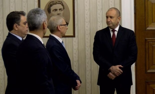 Продължаваме Промяната върнаха на президента Румен Радев неизпълнен втория мандат