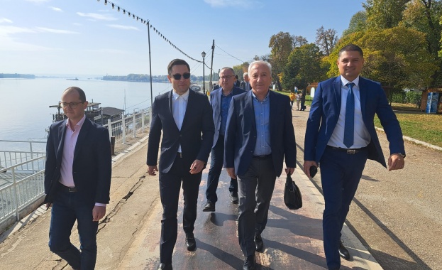 Министърът на иновациите и растежа Александър Пулев информира с писмо