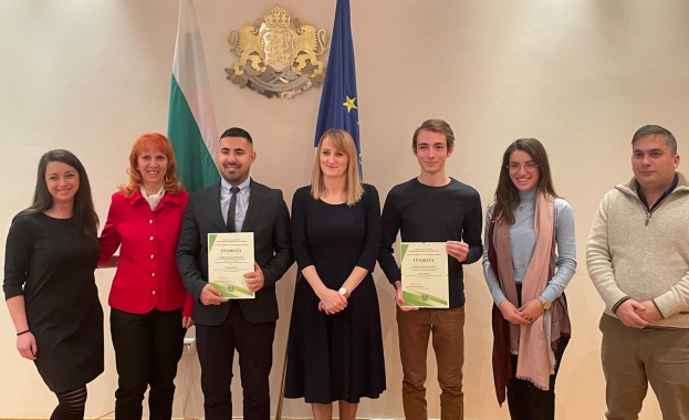 Посланията имат важна роля и вие сте новите посланици на