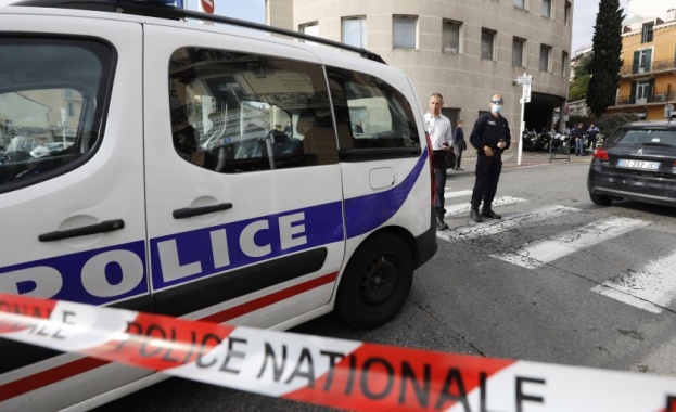 Най малко шестима души са ранени при нападение в Париж Сред