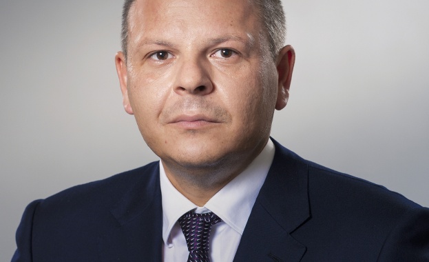 Заместник министър председателят по икономическите политики и министър на транспорта и