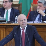 Свиленски: Министър-председателят, вместо да се прави на куриер, да отговори за скандалната имотна сделка в София