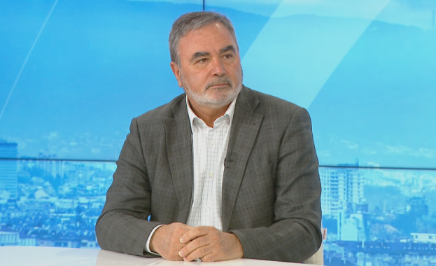 Доц. Ангел Кунчев: Възрастните хора трябва да знаят, че в пика на грипната епидемия през втората част на януари трябва да ограничават контактите Доц. Ангел Кунчев: Възрастните хора трябва да знаят, че в пика на грипната епидемия през втората част на януари трябва да ограничават контактите