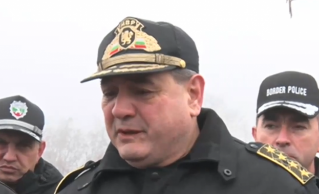 В по голямата си част преградното съоръжение по границата е единично