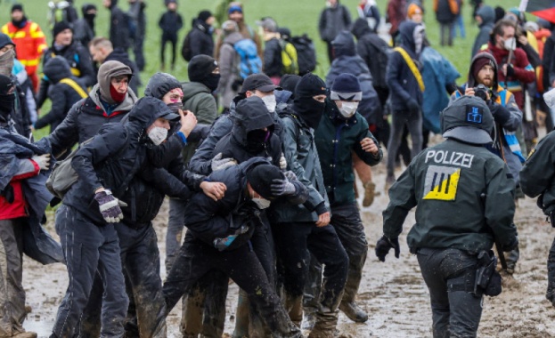 Около 70 полицаи бяха ранени при екологични протести в германско