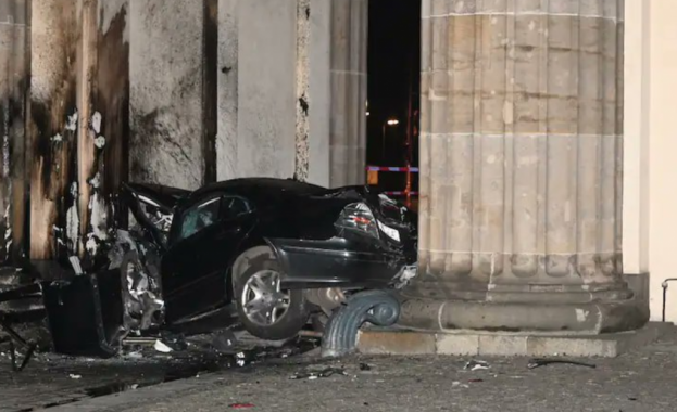 Мъж е загинал след като се е блъснал с луксозен