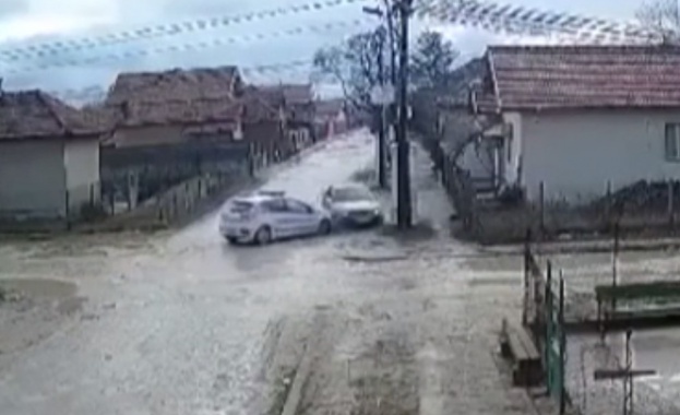 Катастрофа между патрулка и кола в Бяла Слатина Кадрите бяха