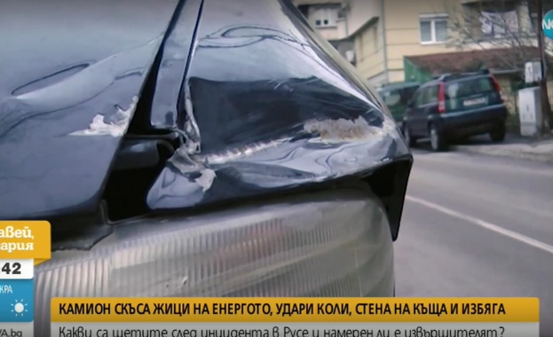 Тежкотоварен камион събори пътен знак скъса жици на електропреносната мрежа