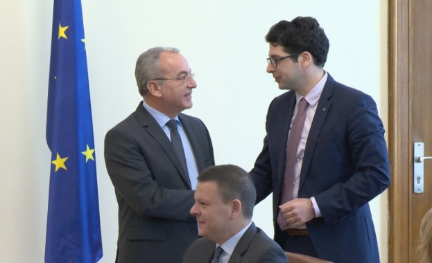 На Атанасов ден служебният премиер Гълъб Донев използва началото на