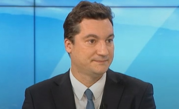 Решението на президента да не присъства на клетвата на новите