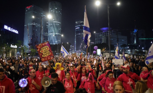 Повече от 100 000 души протестираха снощи в Тел Авив