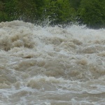 Над седем хиляди вече е броят на евакуираните в Южна Корея заради проливните дъждове, още един човек е в неизвестност