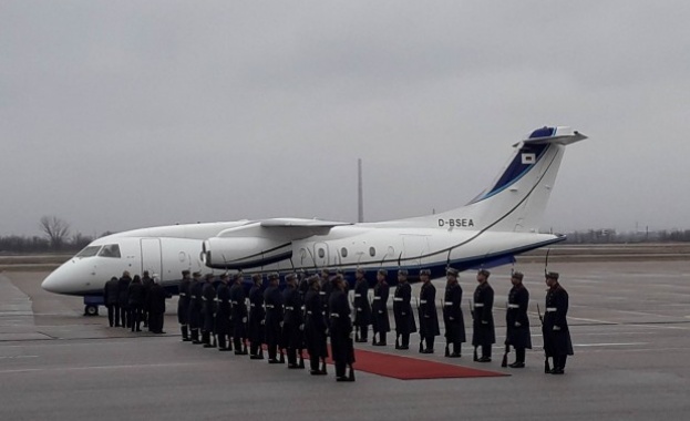 Самолетът на австрийската делегация кацна на летище Пловдив предаде репортер