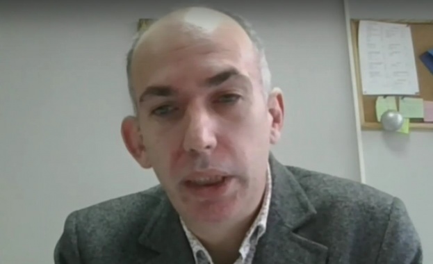 В Карлово управителят на болница Д р Киро Попов се качи