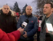 Депутати от БСП на протеста срещу опасния химически завод в Розовата долина