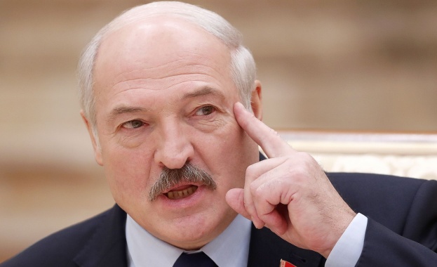 Лукашенко: Беларуси, участващи в незаконни военни формирования, ще отговарят по военновременните закони