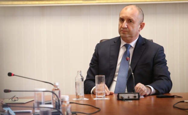 Президентът Румен Радев провежда работна среща на Дондуков 2 с