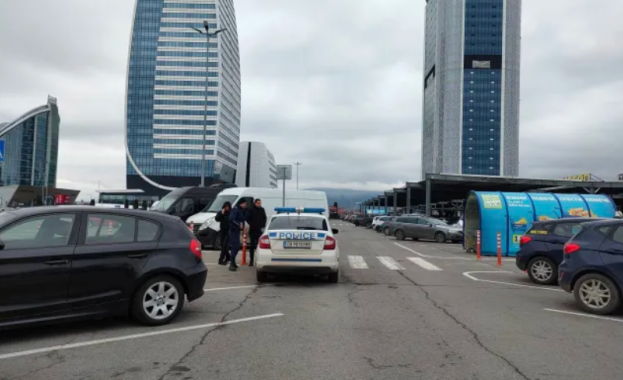Обир е станал на паркинга на голям хипермаркет на бул
