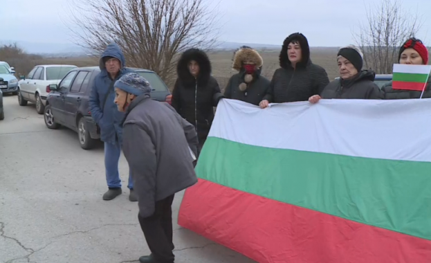 Жители на провадийските села Златина и Венчан излязоха на мирен