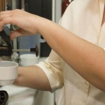 Заведенията: Искаме легализиране на бакшиша, а не задължителен такъв