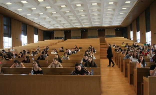 1400 украински студенти, специализанти и докторанти се обучават в България.