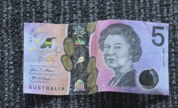 Австралия премахва лика на британския монарх от банкнотите си от