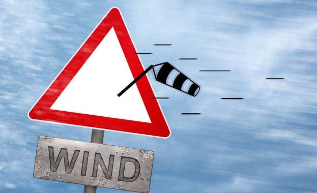 Жълт код за силен вятър е обявен за тринадесет области