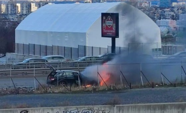 Кола се запали в локалното на Околовръстното шосе в София Инцидентът