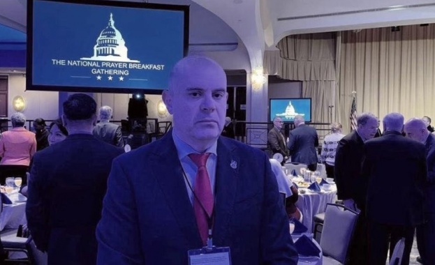 Във фейсбук профила на прокуратурата бяха публикувани снимки на главния