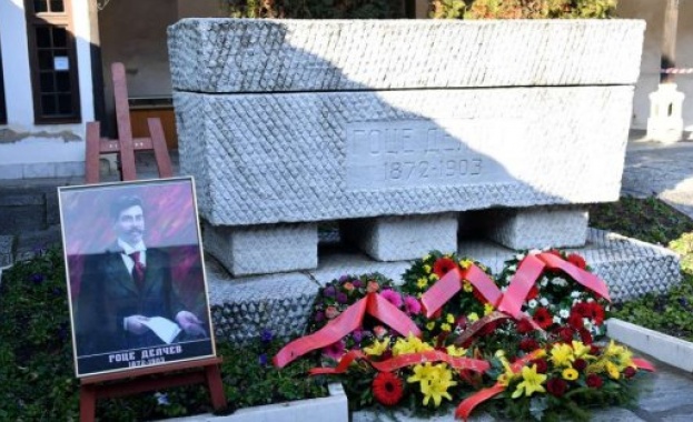Отцепен район, КПП и метални заграждения до гроба на Гоце Делчев в Скопие